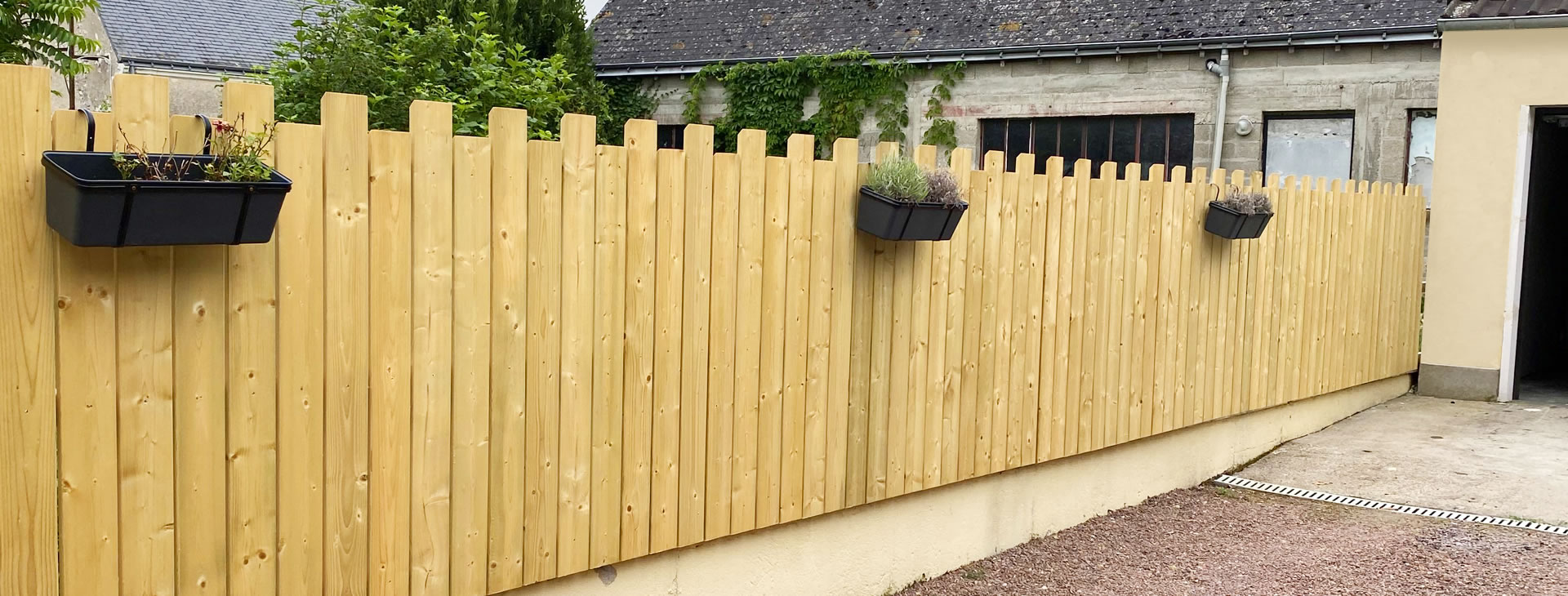 Vos aménagements intérieures et extérieures avec la menuiserie DJC à Véretz