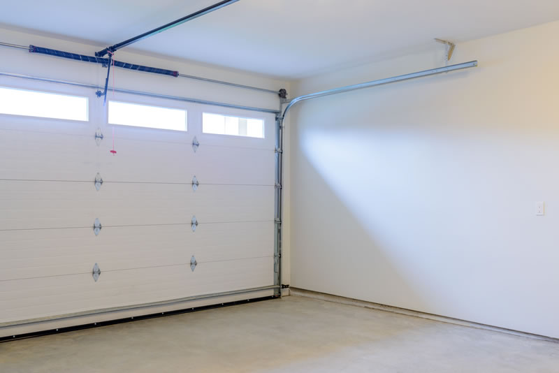 Installation de porte de garage avec la menuiserie DJC à véretz